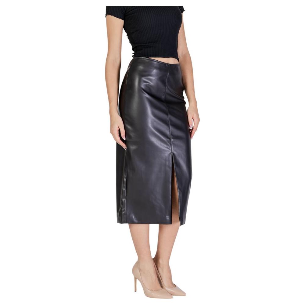 Women's ICHI black polyester skirt from fall/winter collection, featuring a sleek design with front slit, perfect for stylish occasions.