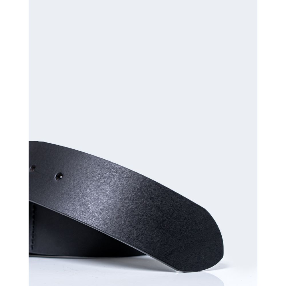 Armani Exchange Black Leather Regular Belt showcasing high-quality leather and elegant design for versatile style.