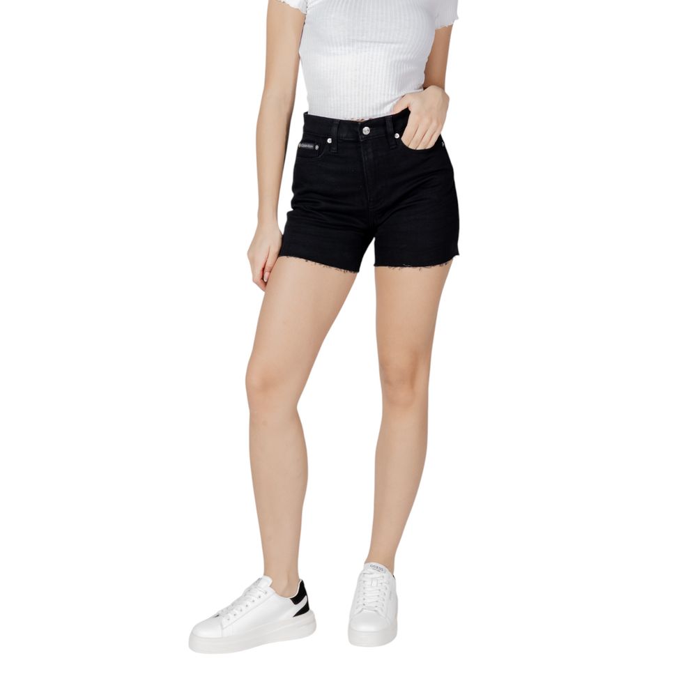 Woman wearing Calvin Klein Jeans Black Cotton Shorts and white sneakers