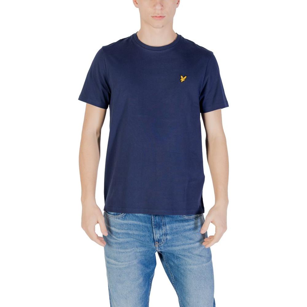 Lyle & Scott blue cotton T-shirt on model, short-sleeve, modern design, casual fit, ideal for leisure or casual outings.