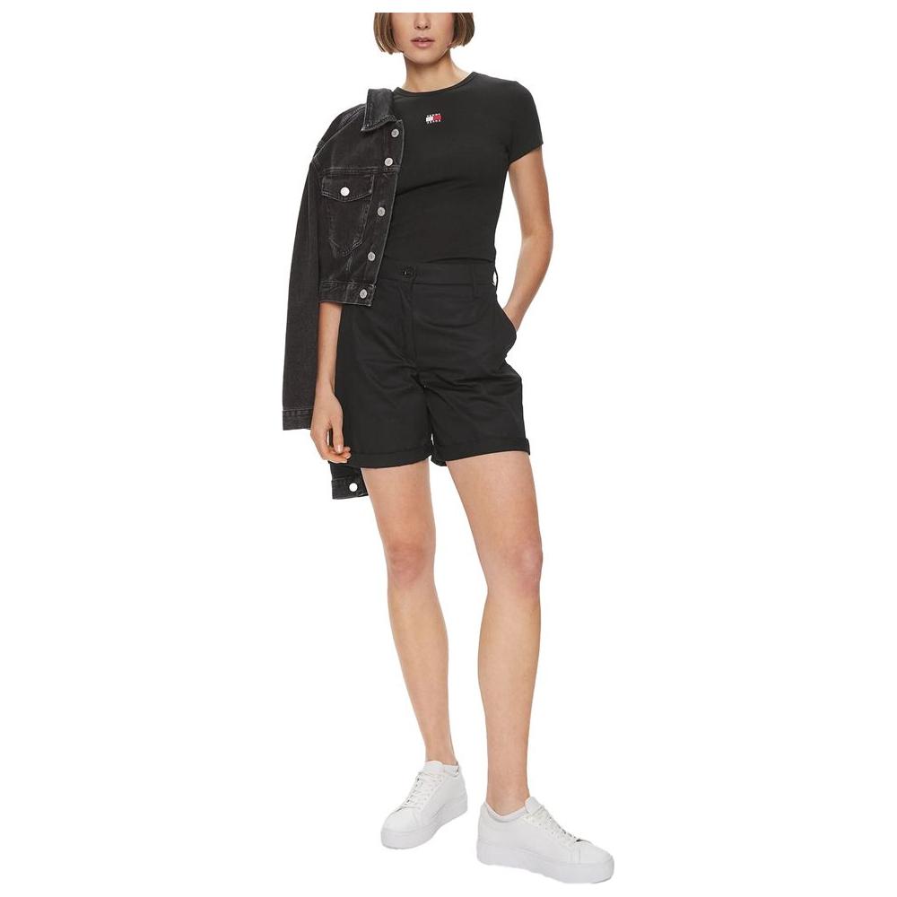 Tommy Hilfiger women's black cotton T-shirt, autumn/winter collection, 95% cotton, styled with denim jacket and white sneakers.