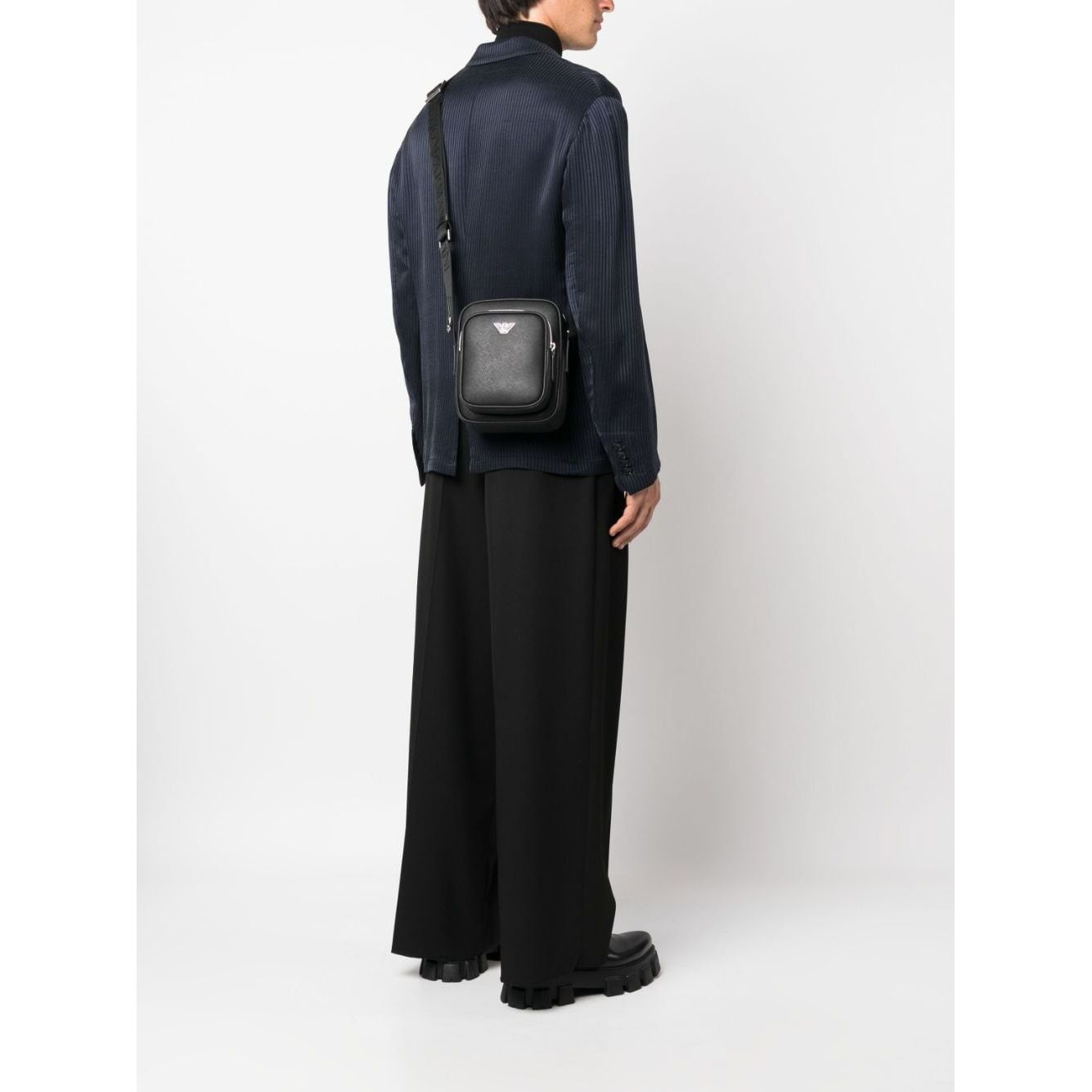 Emporio Armani logo-plaque Leather messenger bag Shoulder