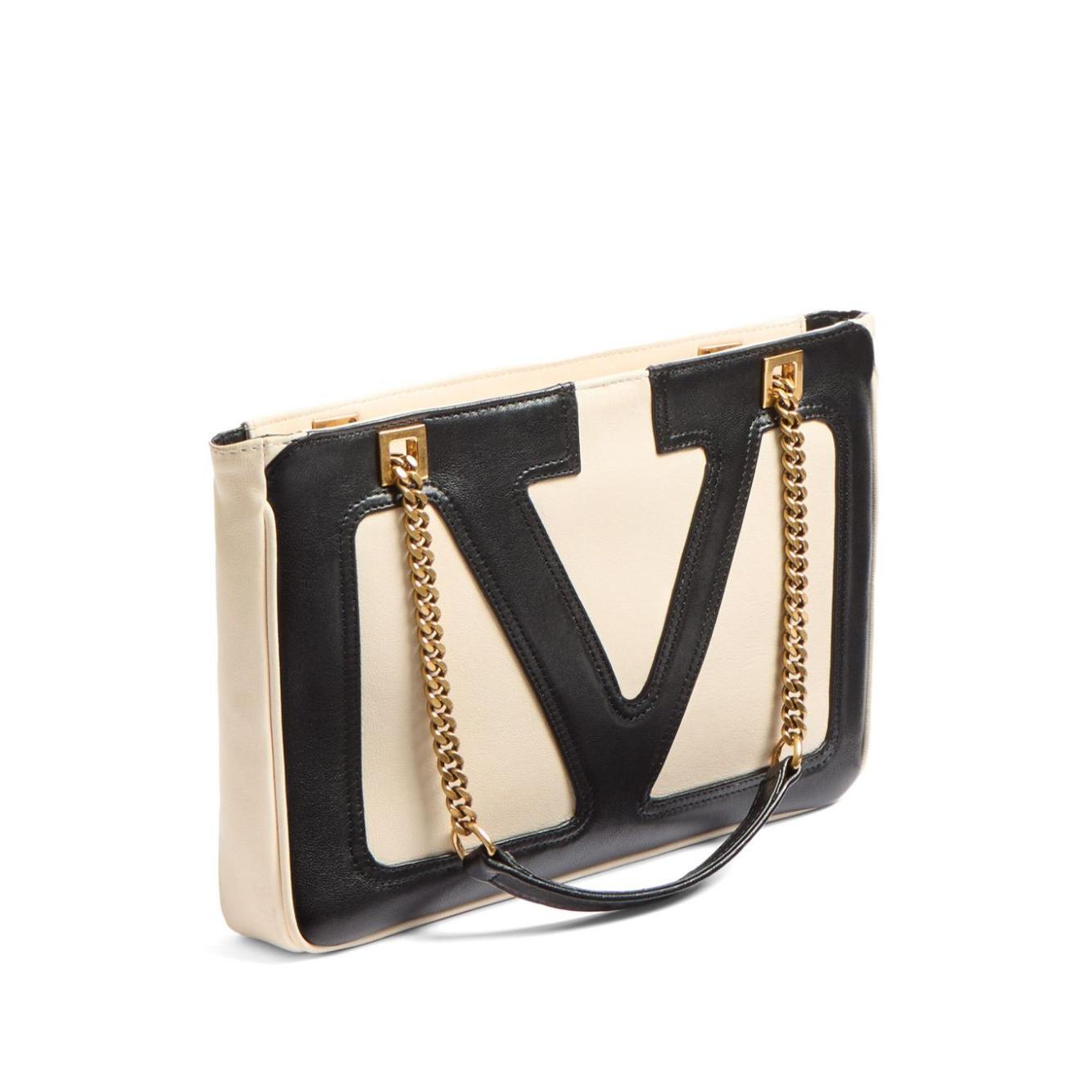 Front view with bag zipped and handles upright.