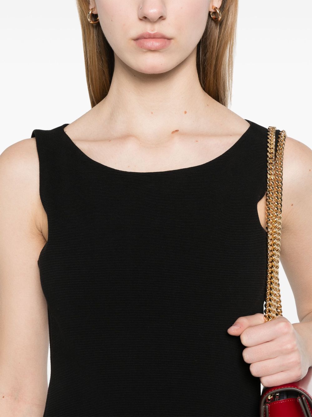 Front view with bag zipped and handles upright.