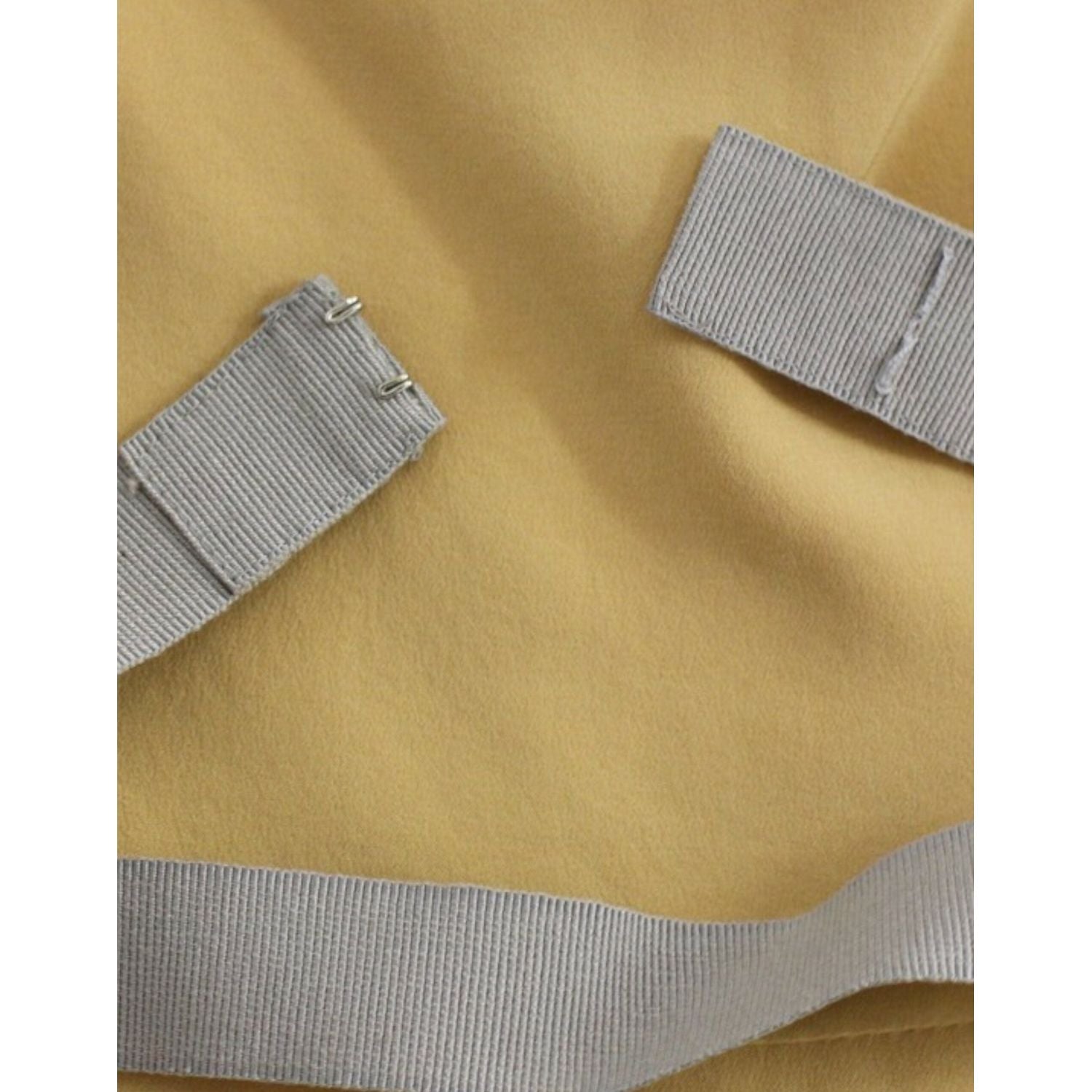 فستان دولتشي آند غابانا الأنيق من الحرير البرونزي بطول الركبة