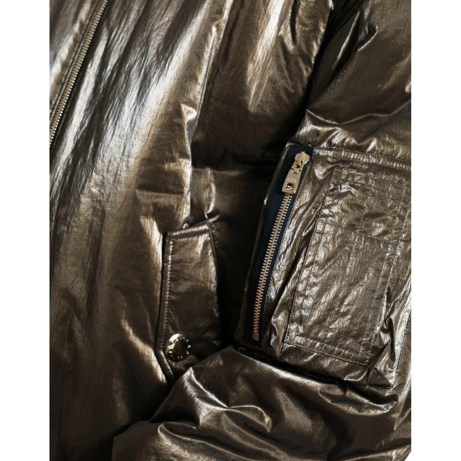 سترة بومبر برونزية أنيقة من دولتشي آند غابانا