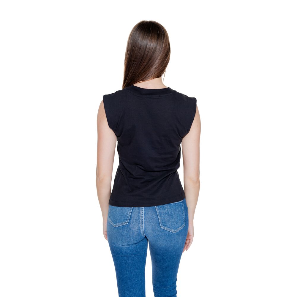 Back view of woman wearing Calvin Klein Jeans Black Cotton T-Shirt with loose fit and short sleeves.