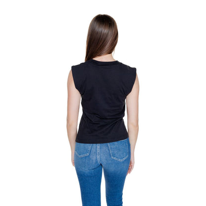 Back view of woman wearing Calvin Klein Jeans Black Cotton T-Shirt with loose fit and short sleeves.
