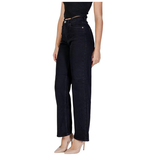 Vero Moda black cotton jeans for women, fall/winter collection, featuring high waist design with recycled cotton blend.