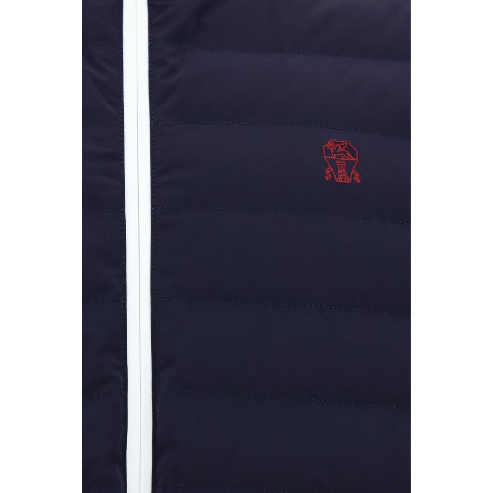 Front view with bag zipped and handles upright.
