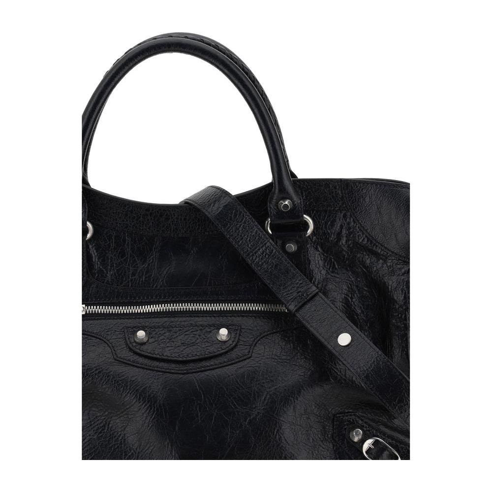 Front view with bag zipped and handles upright.
