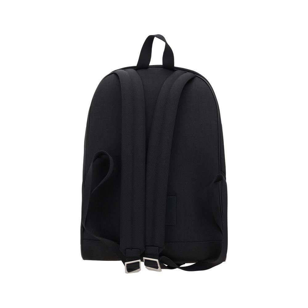 Front view with bag zipped and handles upright.