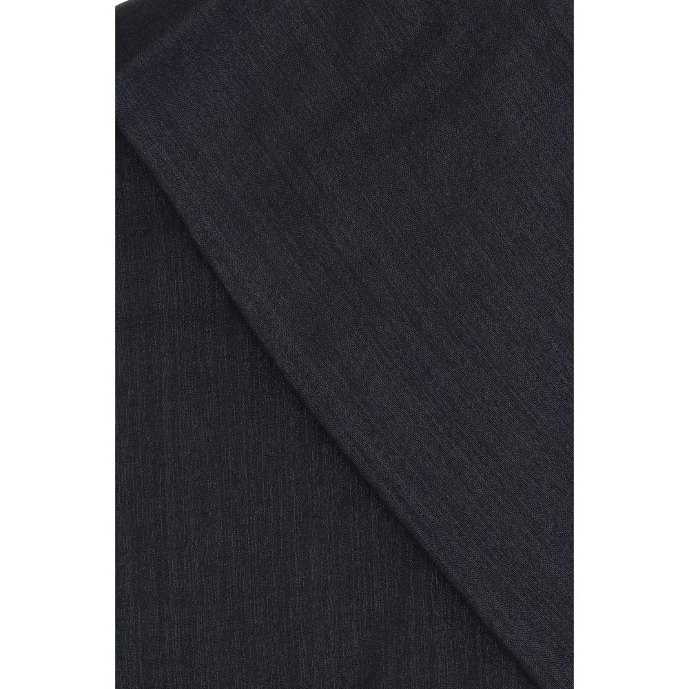Close-up of Brunello Cucinelli Black Cashmere Scarf with soft texture, featuring silk blend for sophisticated style and casual elegance for AW25.