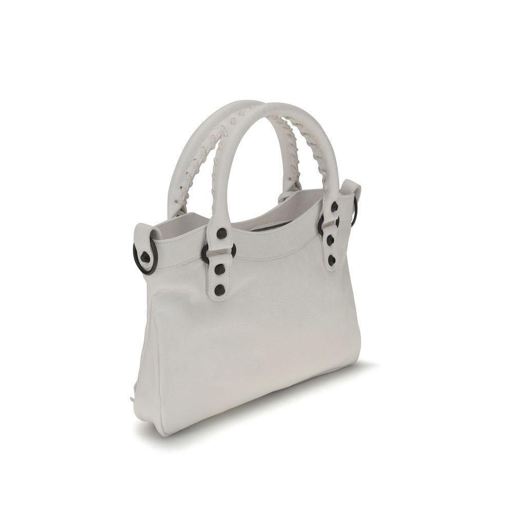 Front view with bag zipped and handles upright.