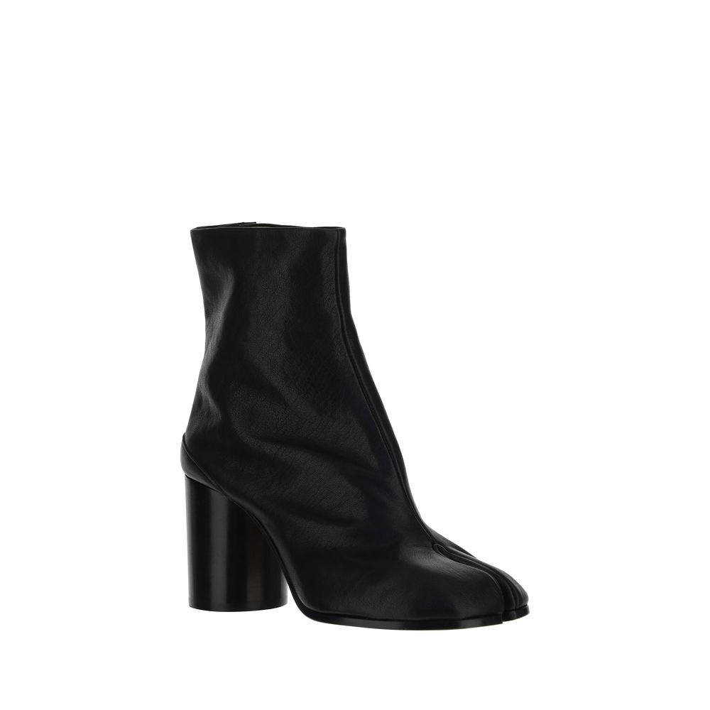 Margiela Black Lamb Ovis Aries Aries Ankle Boots with split toe and cylindrical heel, featuring a hook-and-eye closure.