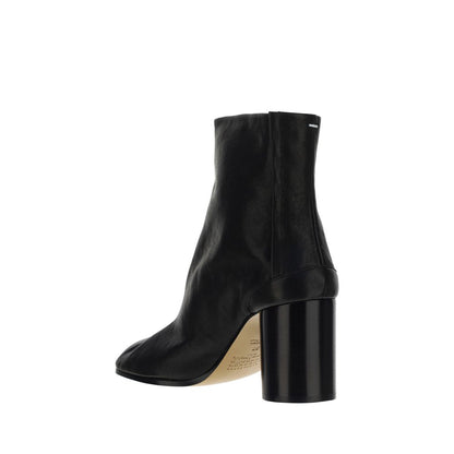 Margiela Black Lamb Ovis Aries Aries Ankle Boots with split toe and cylindrical heel, showcasing a side view of the avant-garde design.