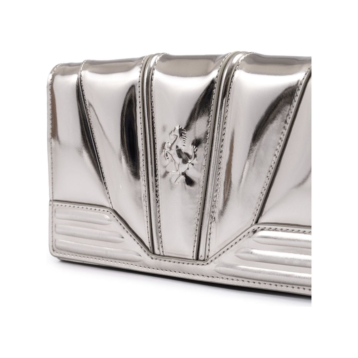 Front view with bag zipped and handles upright.