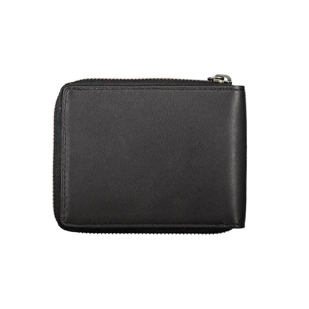 Front view with bag zipped and handles upright.
