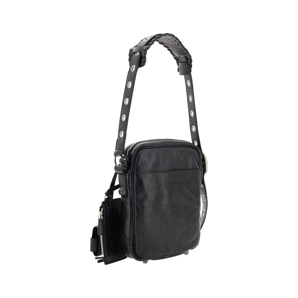 Front view with bag zipped and handles upright.