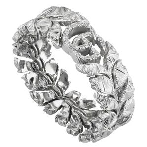 Exquisite ANELLI GUCCI MOD. YBC702376001 featuring intricate floral design in silver, luxury fashion accessory.