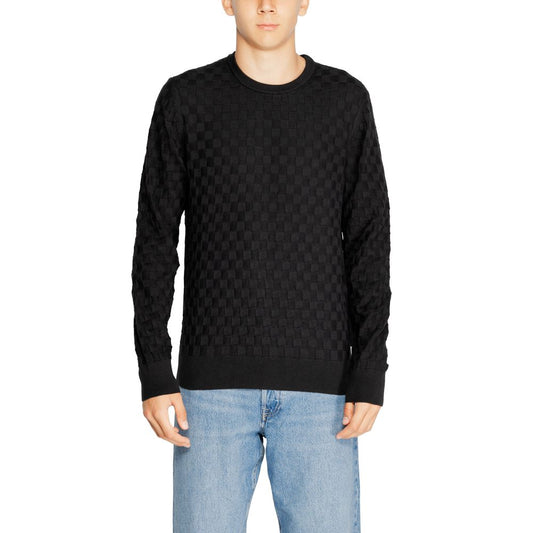 Calvin Klein Black Organic Cotton Sweatshirt with basket weave pattern and crew neck style, model K10K113747, on male mannequin
