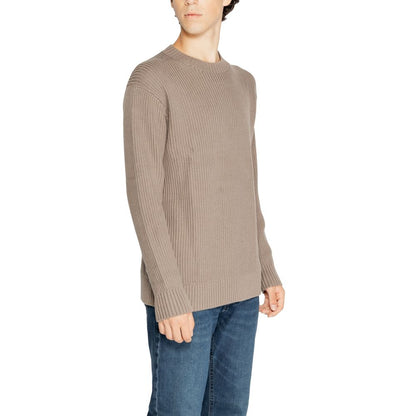 Calvin Klein Jeans Brown Organic Cotton Sweatshirt on male model featuring a relaxed fit and vertical ribbed knit design for a modern look.