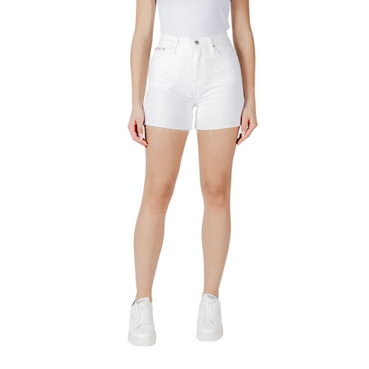 Woman wearing Calvin Klein Jeans White Cotton Shorts with a casual summer look.