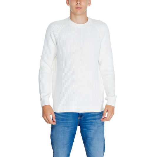 Model wearing Calvin Klein Jeans White Organic Cotton Sweatshirt with ribbed knit design and raglan sleeves for style and comfort.