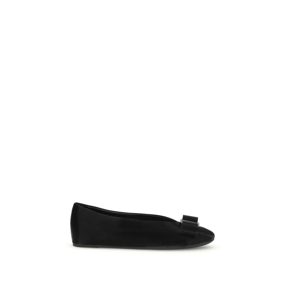 Ferragamo Black Calf Leather Bos Taurus Ballet Flats with Vara bow and lowerable heel for versatile styling.