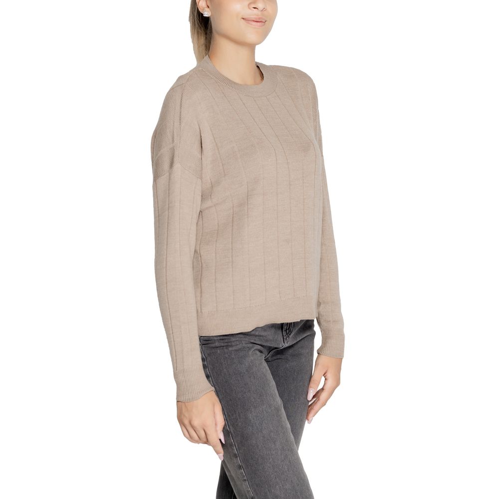 Woman wearing Only Beige Marabou Sweatshirt with ribbed texture and crew neck, showcasing comfort and style.