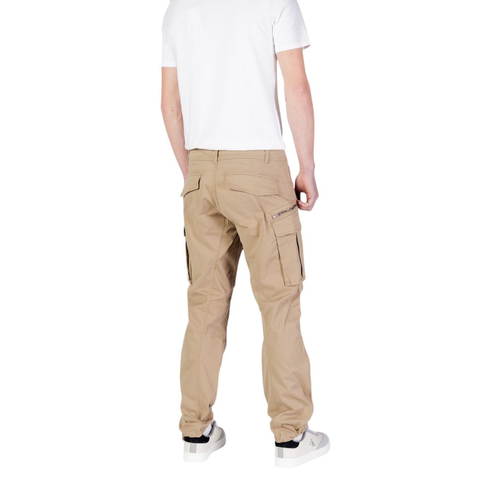 Replay Beige Cotton Relaxed Fit Jean with cargo pockets, back view on a model. Made of 98% cotton, ideal for comfort and style.
