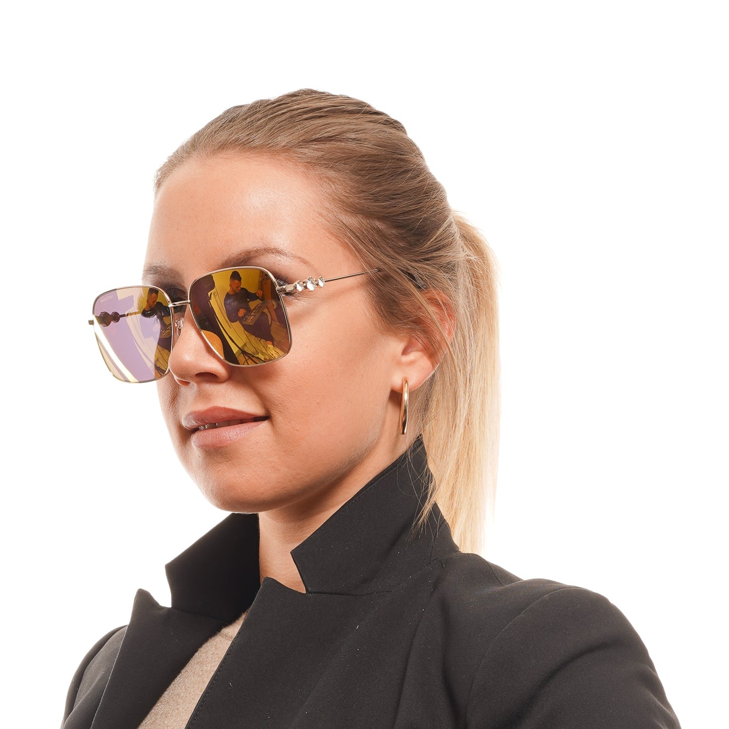 Lady wearing SWAROVSKI MOD. SK0379-H 5932G sunglasses with reflective lenses.
