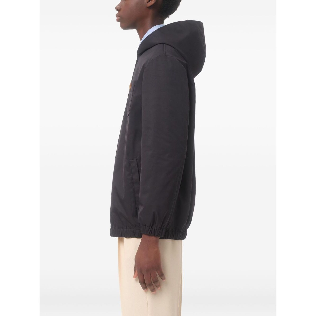 Front view with bag zipped and handles upright.